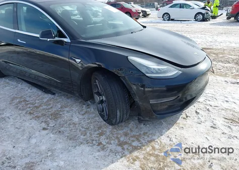 2019 Tesla Model 3 Long Range/Performance z USA, uszkodzony, nr VIN 5YJ3E1EB0KF196993